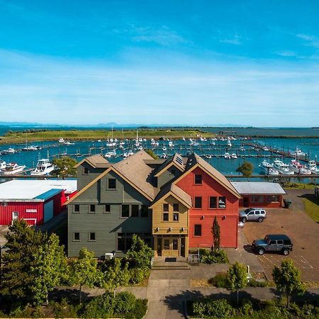 At The Helm Hotel Ilwaco Экстерьер фото