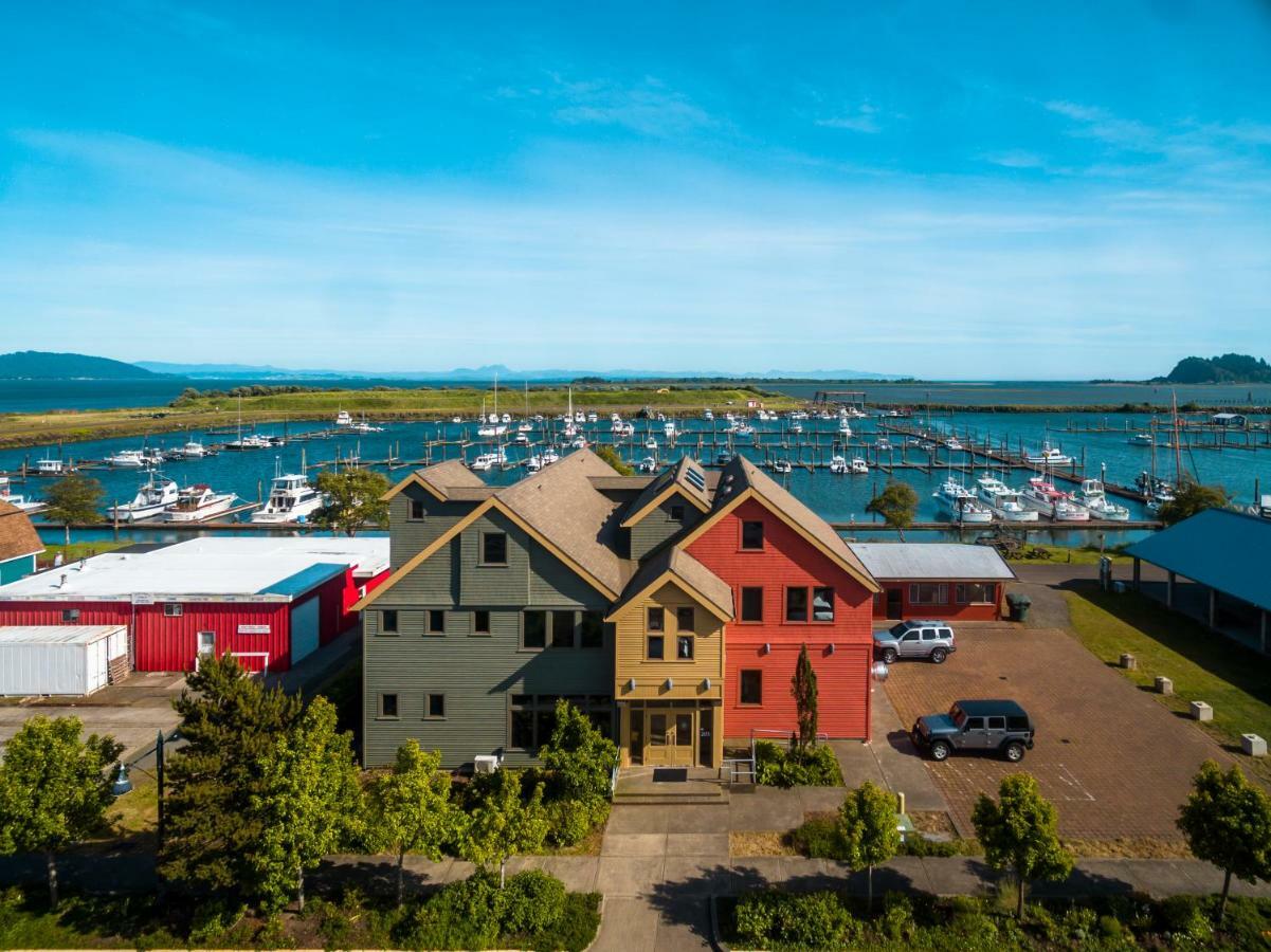 At The Helm Hotel Ilwaco Экстерьер фото
