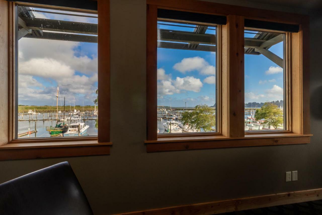 At The Helm Hotel Ilwaco Экстерьер фото