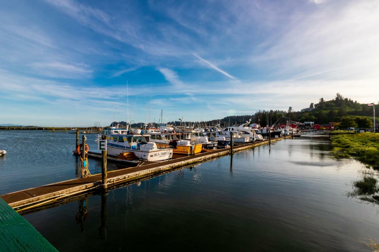 At The Helm Hotel Ilwaco Экстерьер фото