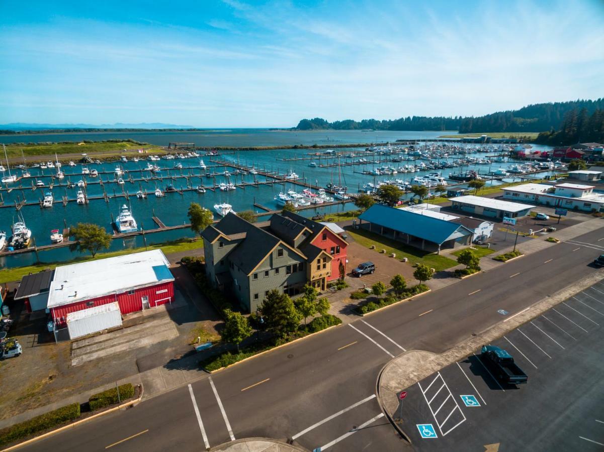 At The Helm Hotel Ilwaco Экстерьер фото