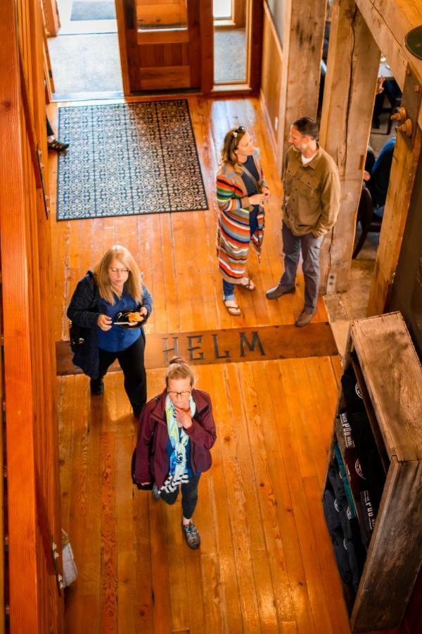 At The Helm Hotel Ilwaco Экстерьер фото